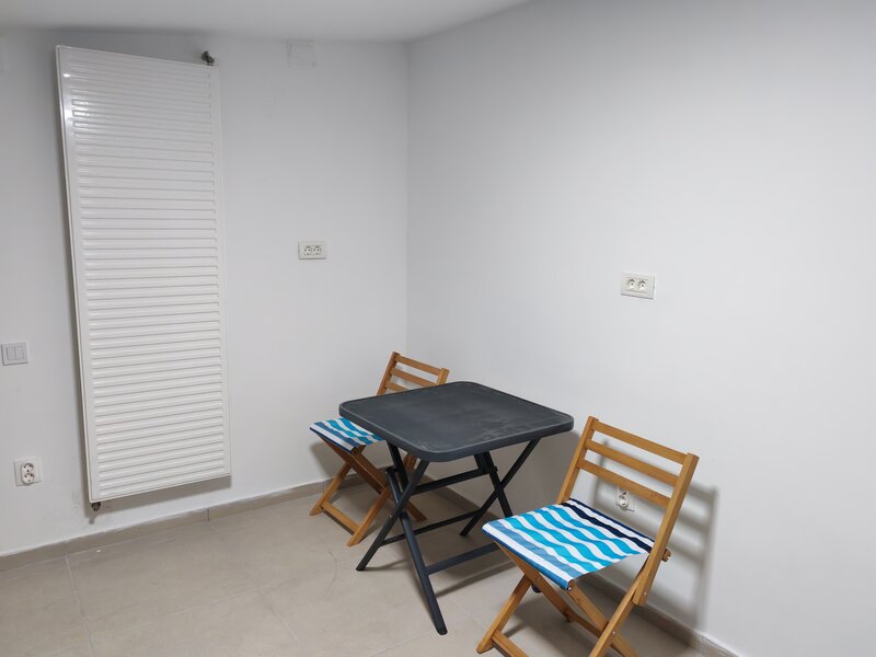 Lacul Morii Sector 6, Garsoniera la curte, Propietar